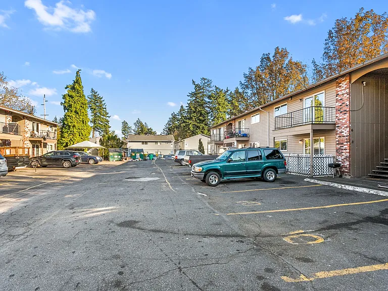 Emerald Grove Apartments — Photo 1