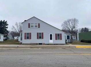 104 S 1st Ave, Forreston, IL 61030