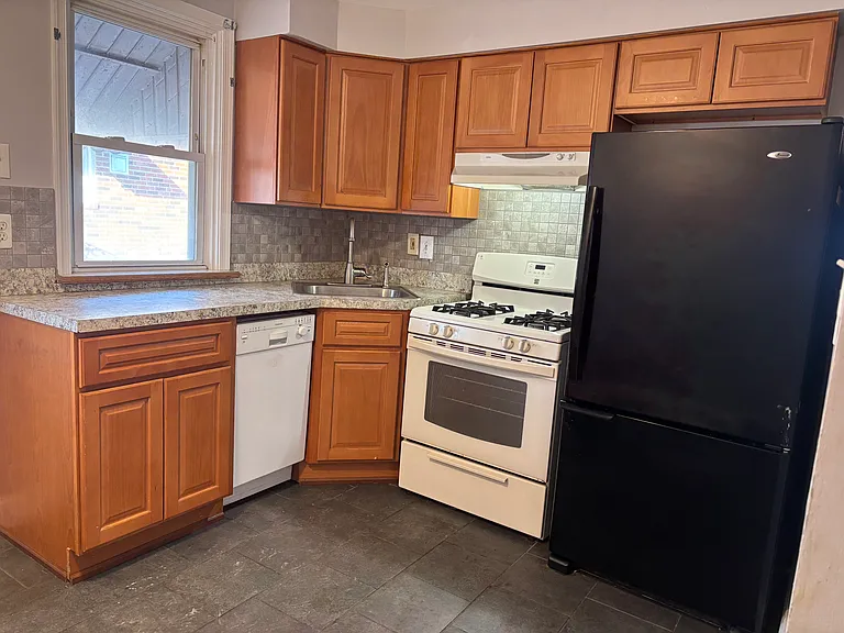 309 S Oak Ave — Photo 5