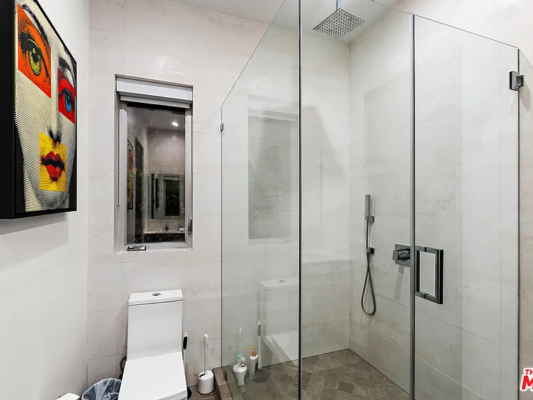 637 N Gardner St — Photo 37