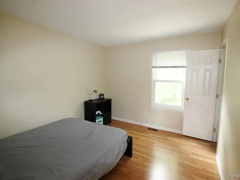 193 Saxon Ct — Photo 10