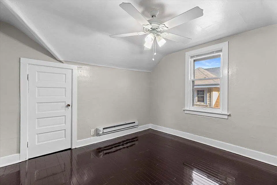 4 bed, 1.0 bath, 1700 sqft, $1,800 — Photo 3