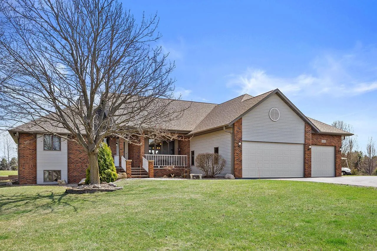 3107 67th DRIVE photo 1
