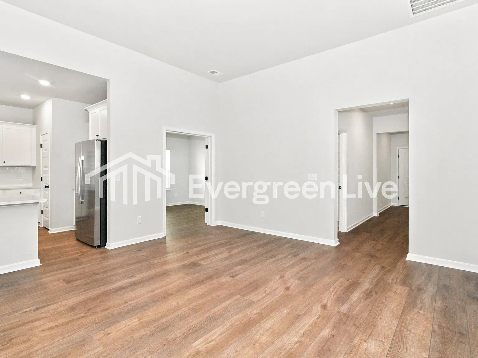 3 bed, 2.0 bath, 1748 sqft, $1,995 — Photo 3