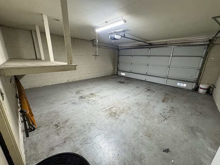 606 E Workman St — Photo 31
