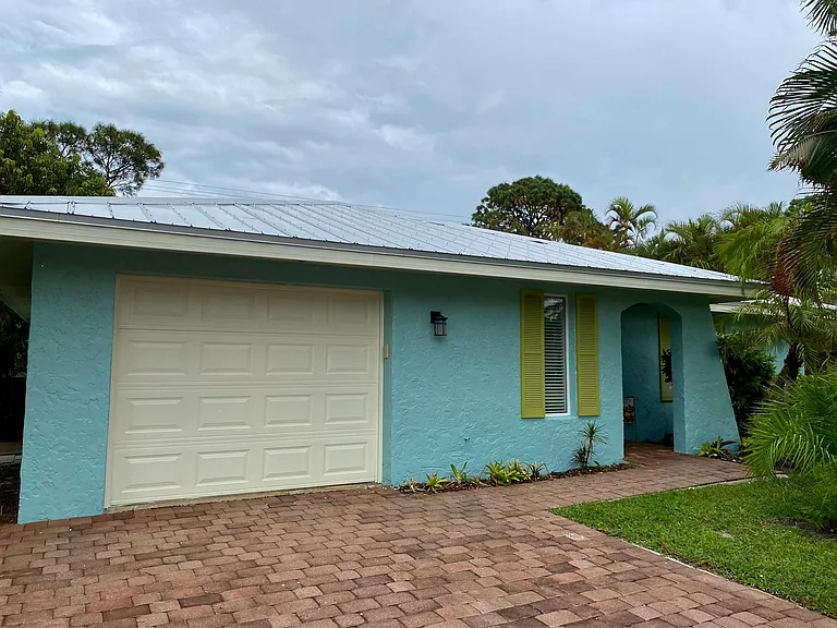 2433 Poinciana St — Photo 21