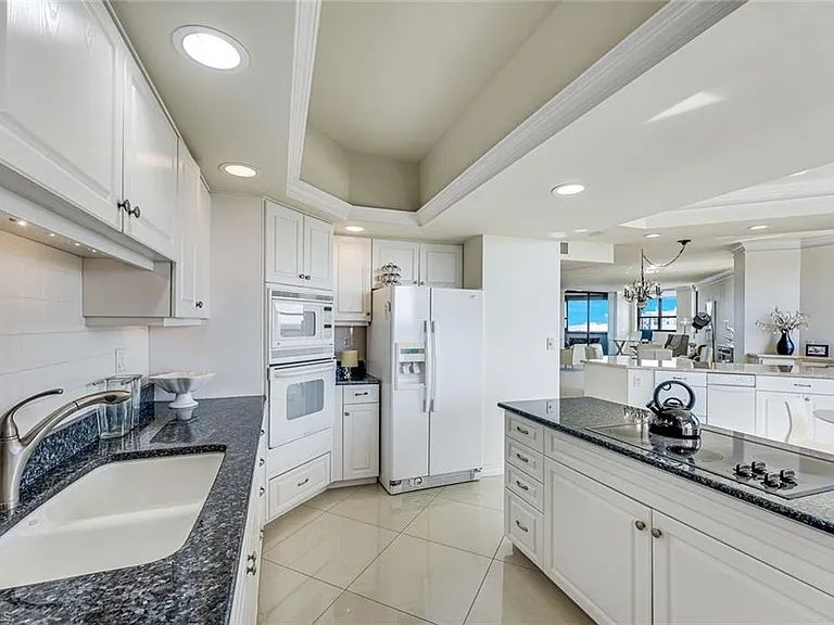 6001 Pelican Bay Blvd #F — Photo 7