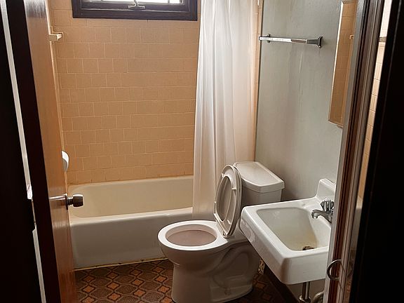 5th image of 334 Earle St #2