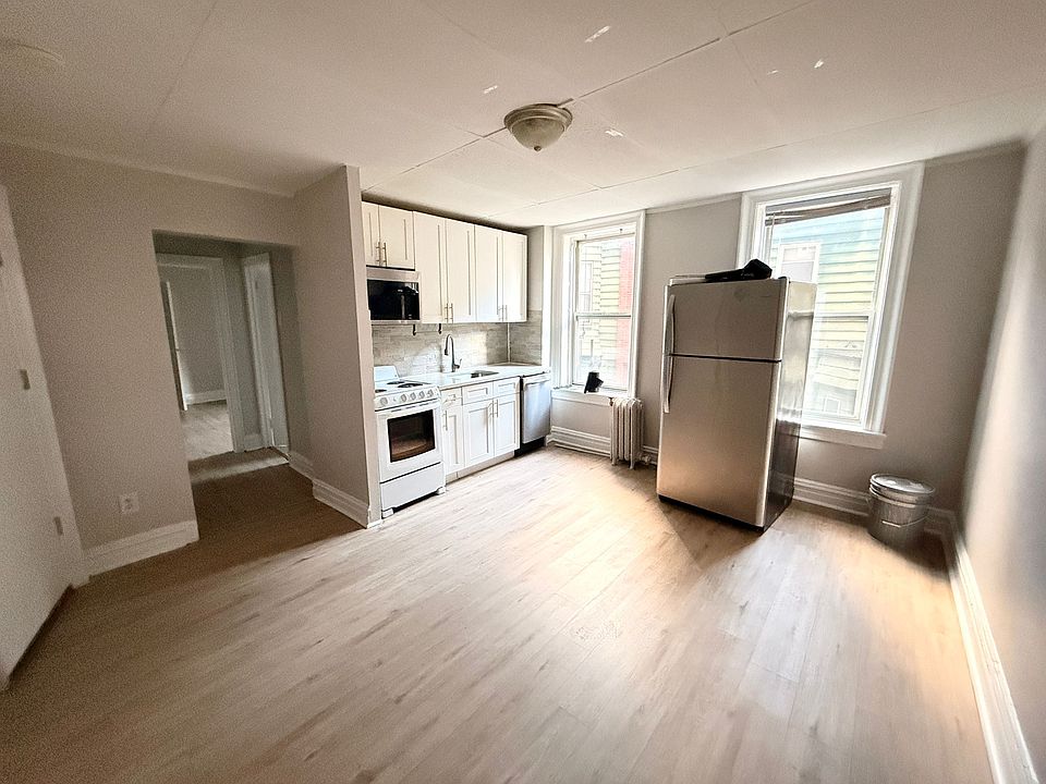 1st image of 17 Kensington Ave #200