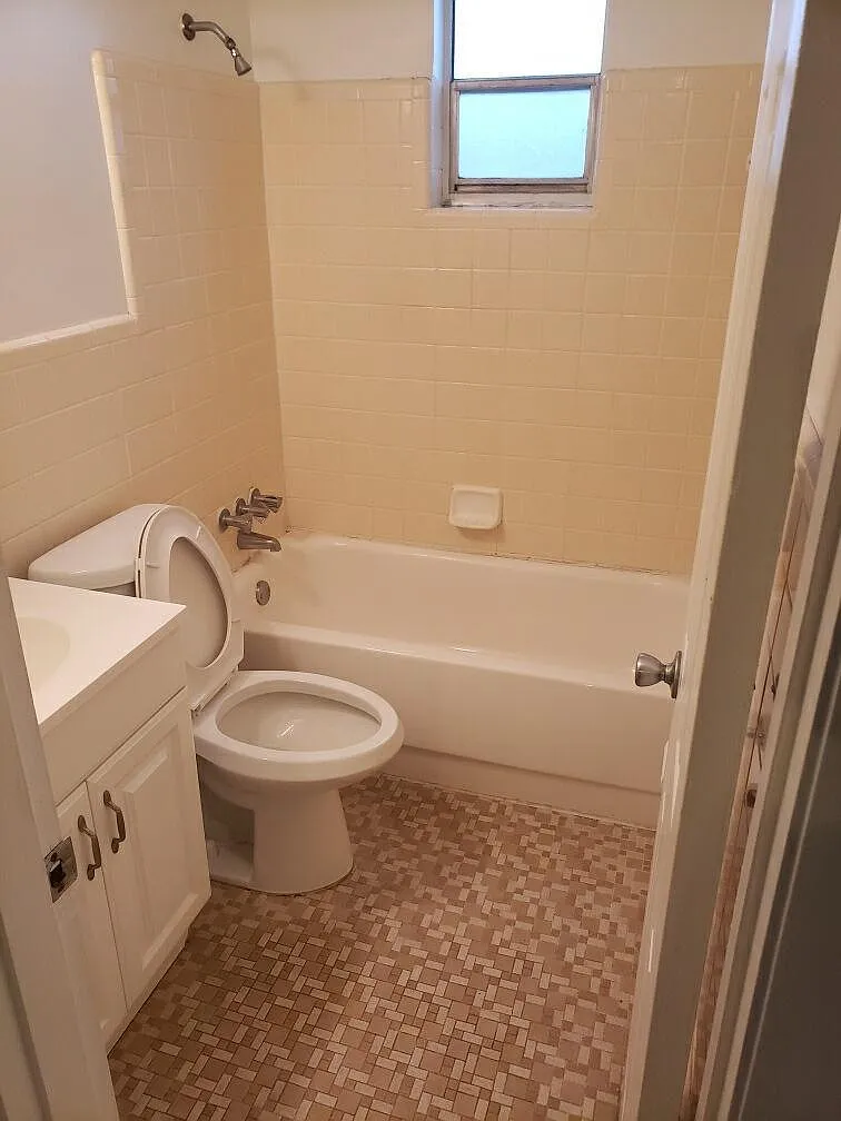 116 S Coates St — Photo 4
