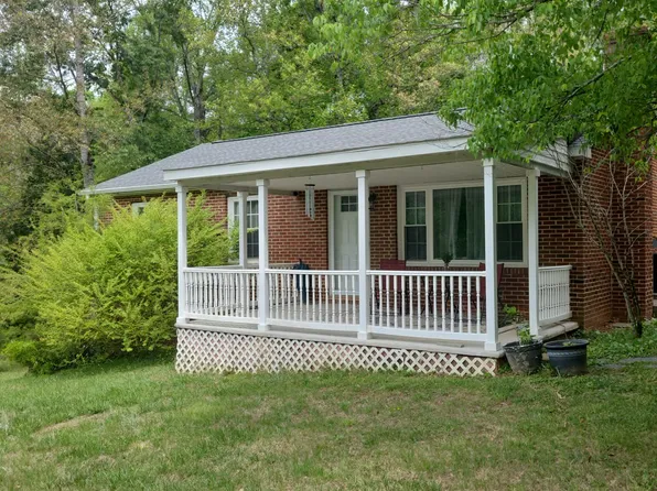 703 Oak Creek Rd, Palmyra, VA 22963