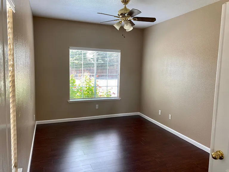 9846 N Ann Ave — Photo 4