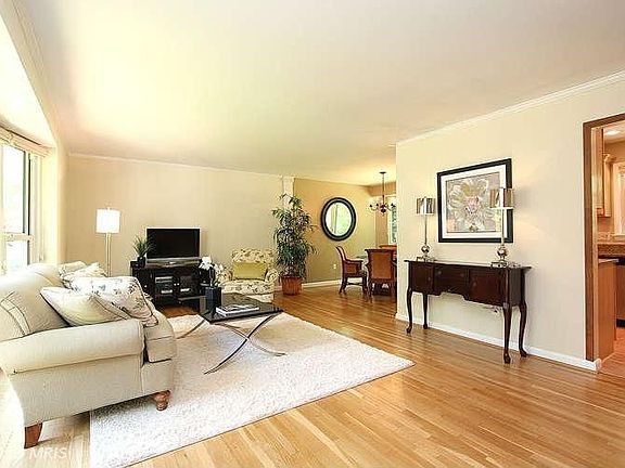 5th image of 3612 Sprucedale Dr