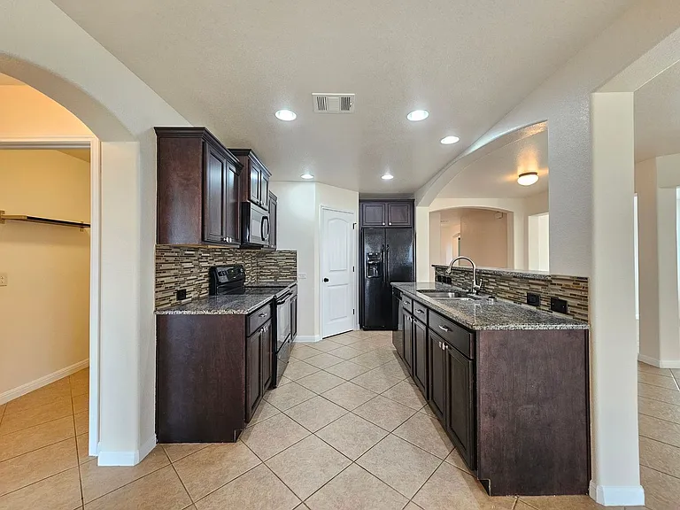 304 W Libra Dr — Photo 7
