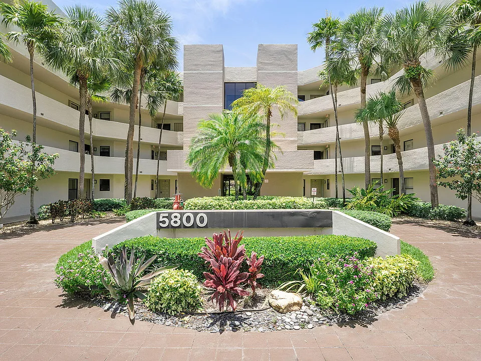 5800 Camino Del Sol #102