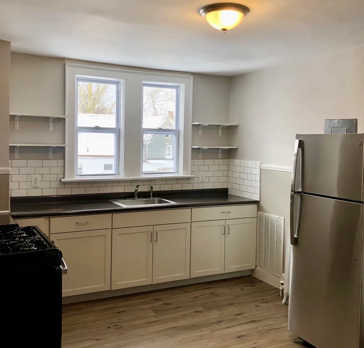 346 Parkdale Ave — Photo 1