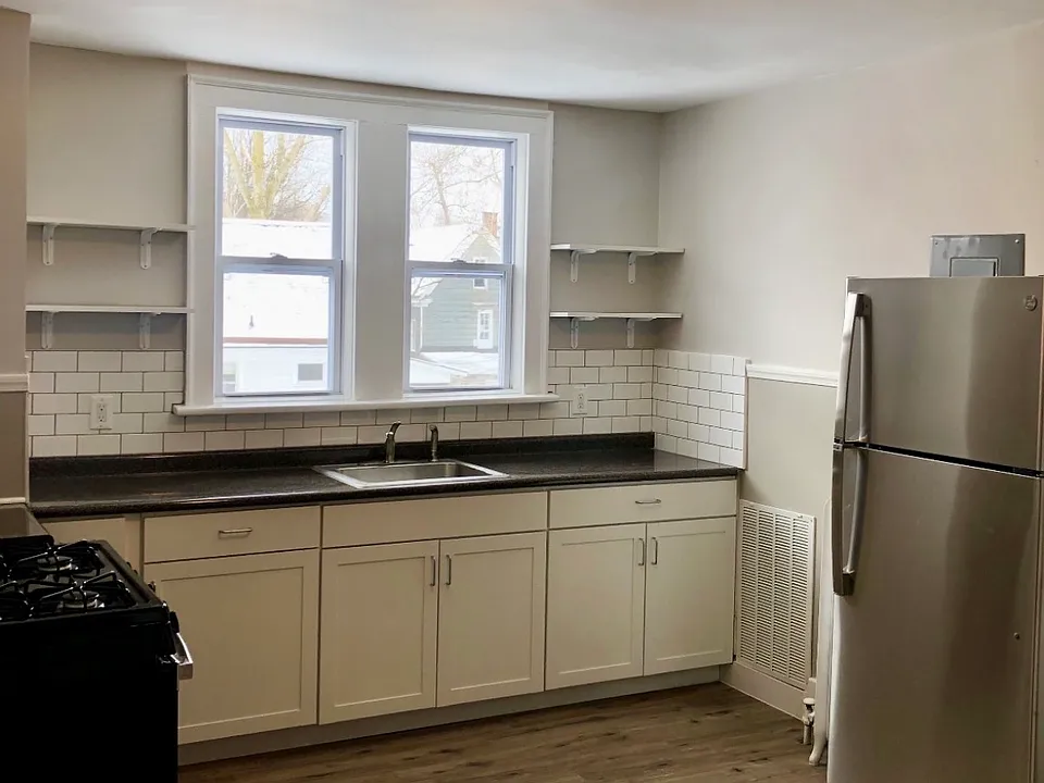 346 Parkdale Ave #4