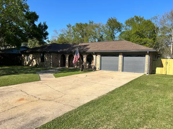 1216 Londonderry Ln, Ocean Springs, MS 39564