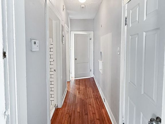 5th image of 727 W Gramercy Pl
