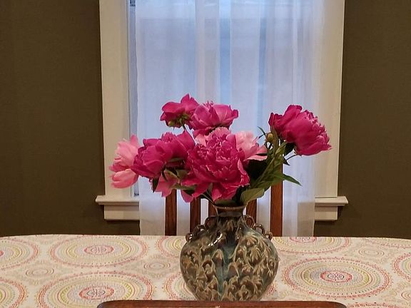 5th image of 36 Bradley Ave #1
