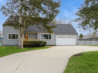 704 Holiday Rd, Coralville, IA 52241