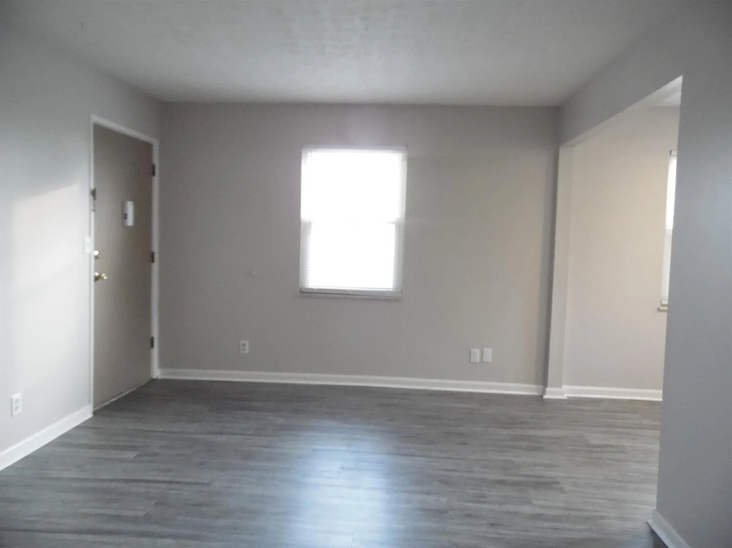 3 bed, 1.0 bath, 700 sqft, $895 — Photo 3