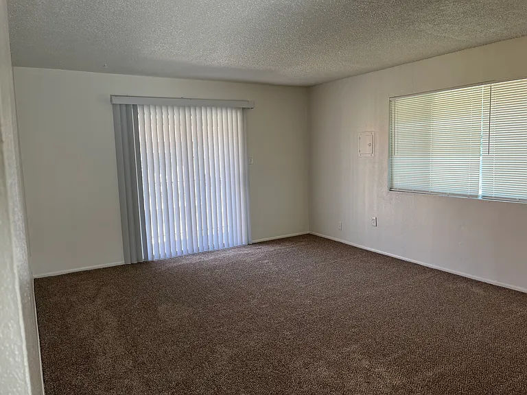 Updated 2 Bed Apt. W/ Large Yard in the NE Heights — Photo 31