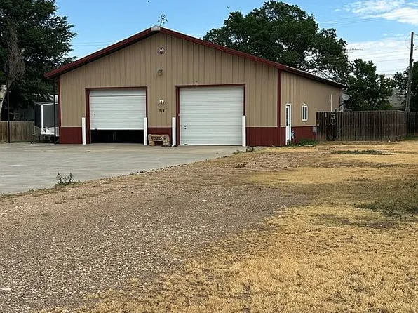 714 N Pine St, Stratford, TX 79084