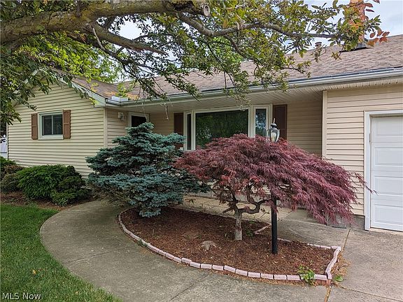 2nd image of 3944 Woodstock Dr