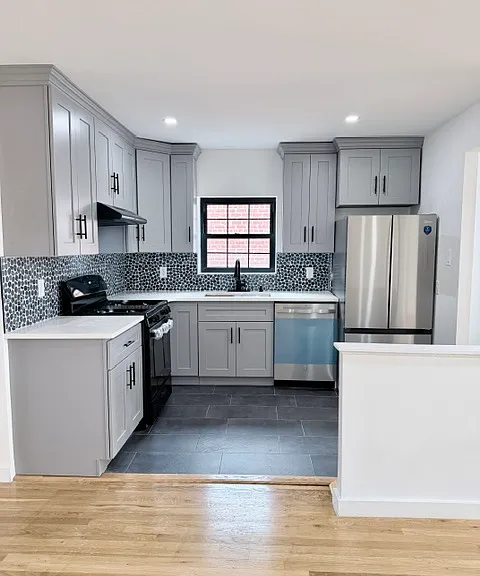 1471 E 85th St #3 — Photo 2