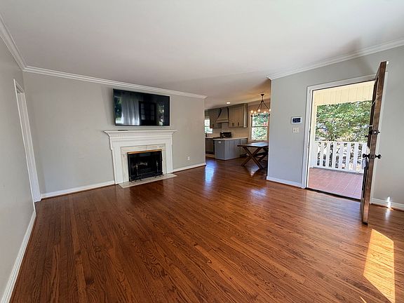 5th image of 140 Rockaway Rd