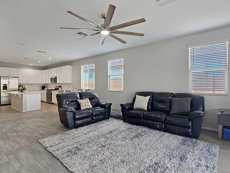 18572 W Cottontail Ln — Photo 9