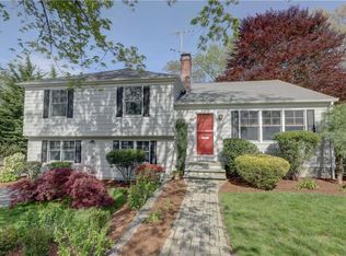 8 Chapman Ln, Barrington, RI 02806