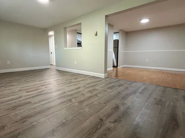 Derry Village Green, 26 S Main St APT 3, Derry, NH 03038