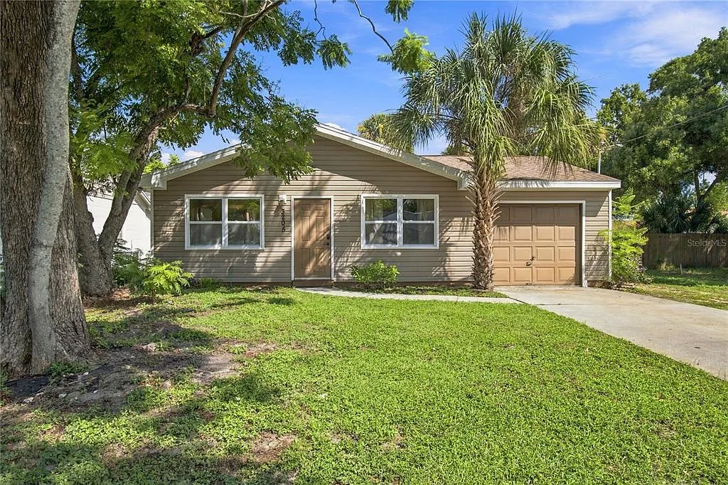 2 bed, 1.0 bath, 1404 sqft, $2,600 — Photo 1