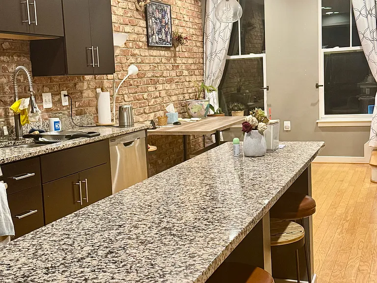 1447 Trafalgar Ln — Photo 3