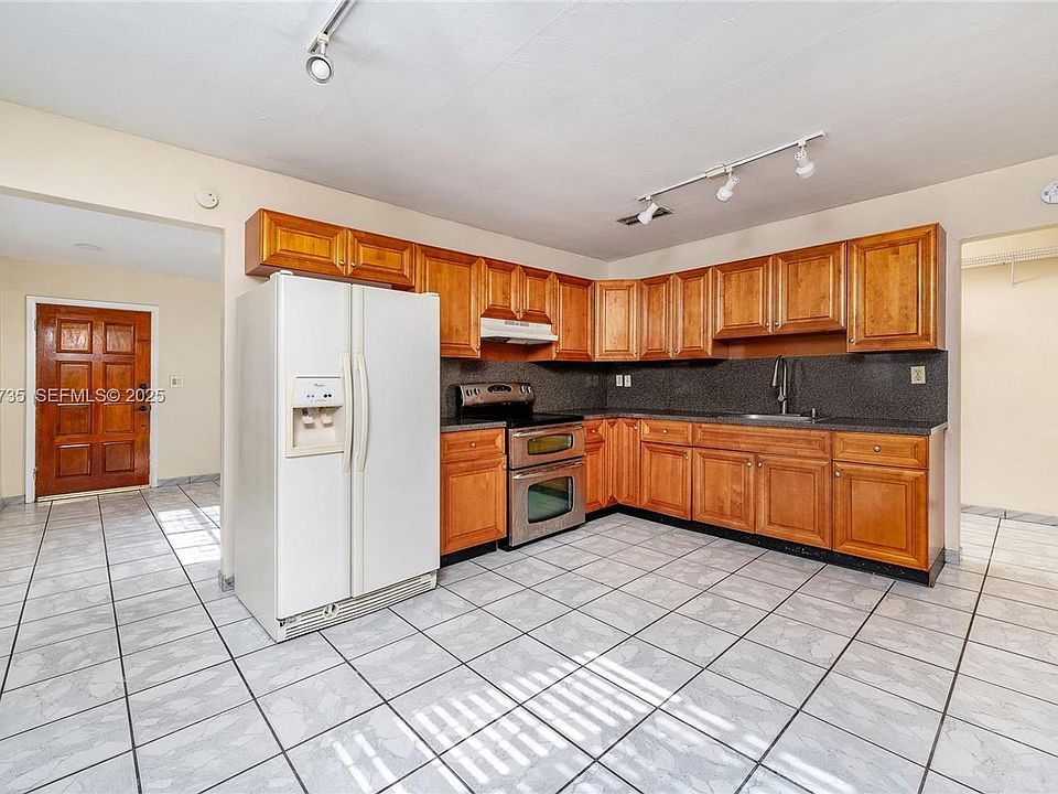 1st image of 201 NW 34th Ave #201