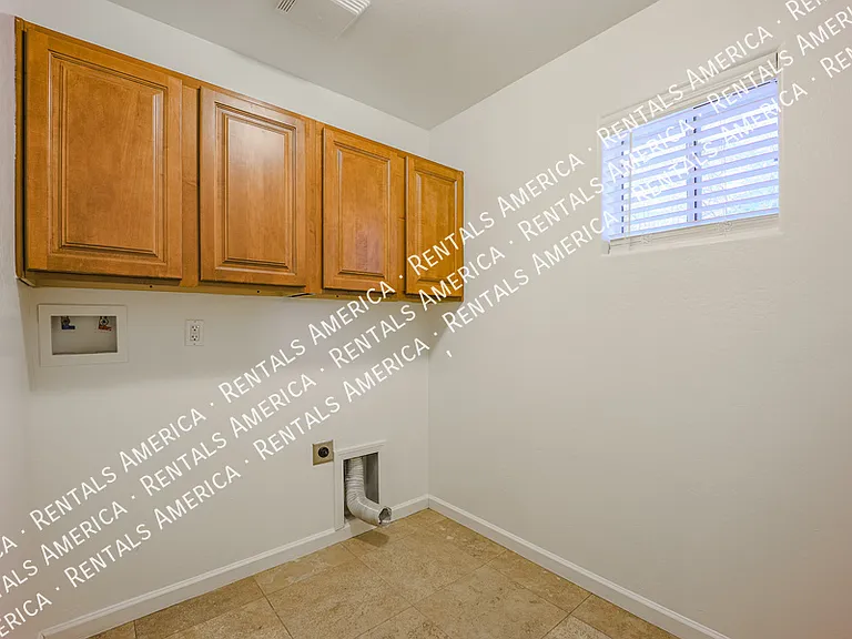 771 E Laredo St — Photo 31