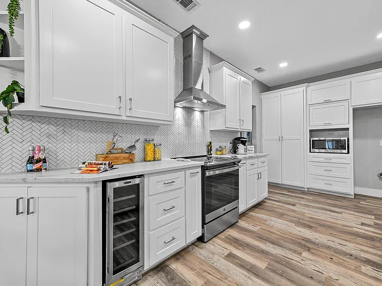 303 Riva Rdg — Photo 11