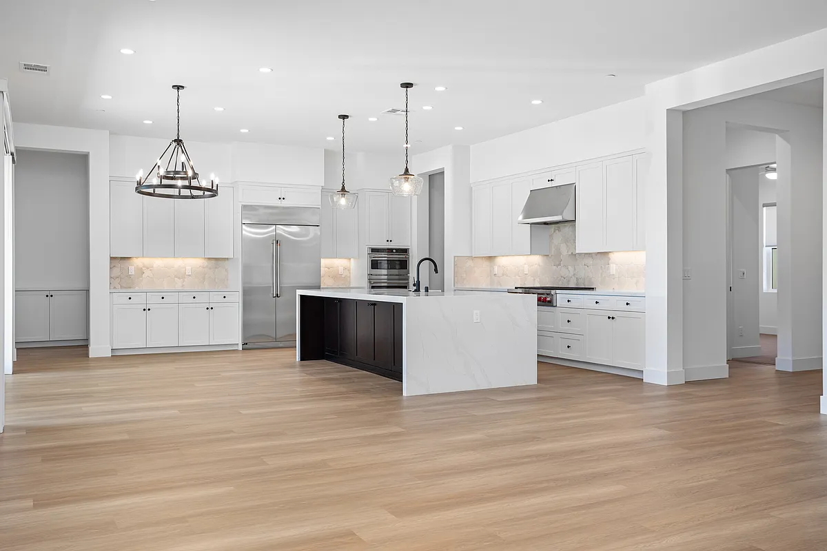 6 bed, 3519 sqft, $7,200 — Photo 3