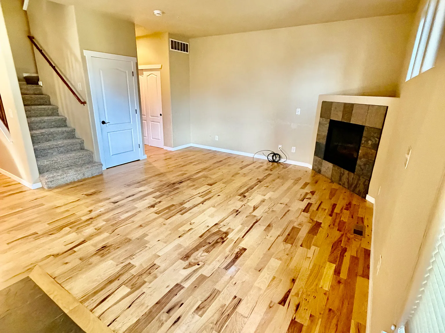 3 bed, 3.5 bath, 1836 sqft, $2,495 — Photo 3