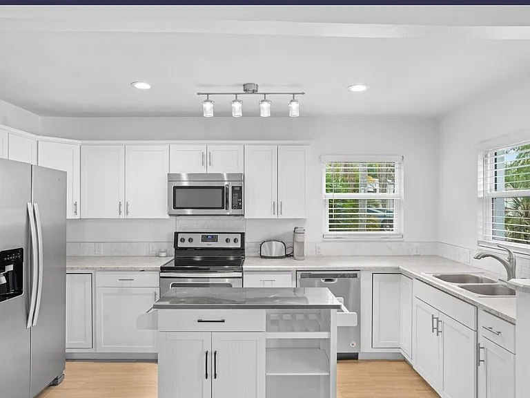 2549 Crestwood Ave — Photo 7