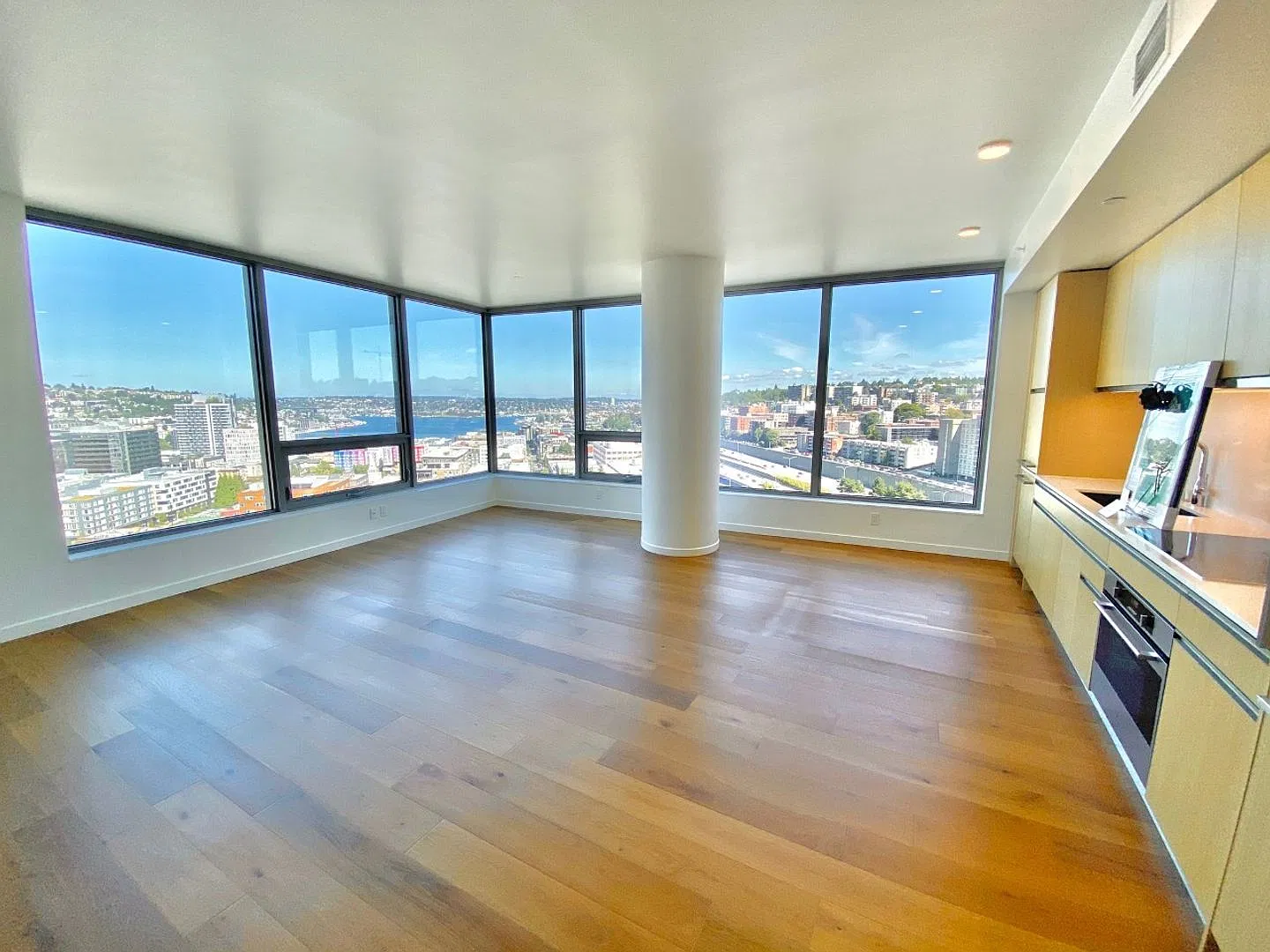 2Bd/2Ba Seattle Condo — Photo 1