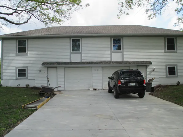 1204 SE 3rd Ter, Lees Summit, MO 64063