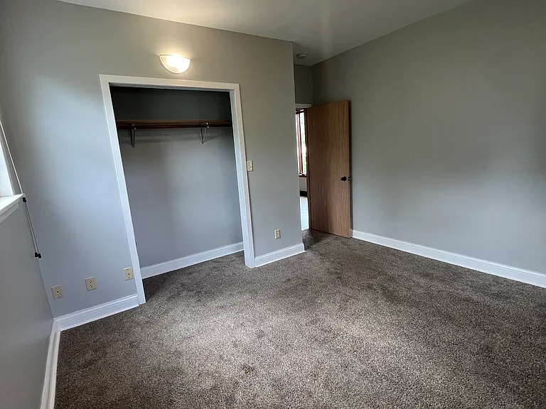 231 E 6th St #1 — Photo 5