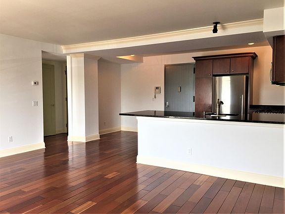 3rd image of 1 S Astor St APT 402