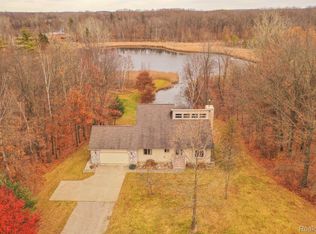 352 Dockham Rd, Columbiaville, MI 48421