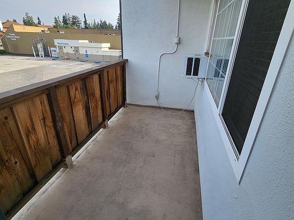 2nd image of 1614 Oxford St #9