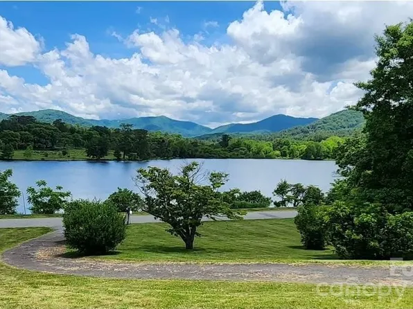 21 Edgewater Ln, Asheville, NC 28804