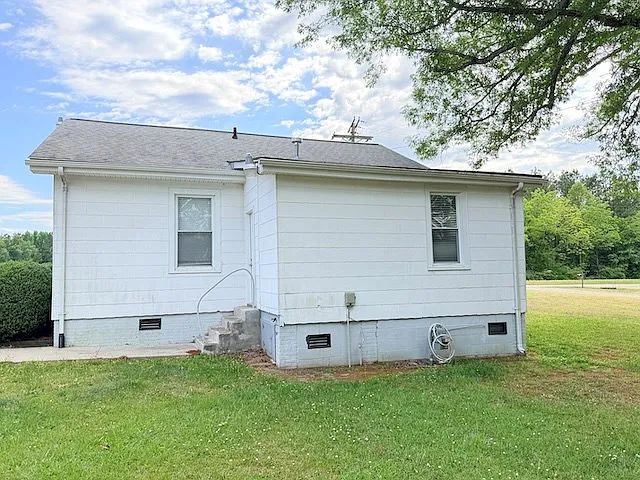 2 bed, 1.0 bath, $1,250 — Photo 3